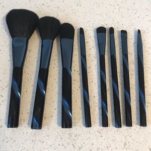 Set of super soft Quo face and eye brushes